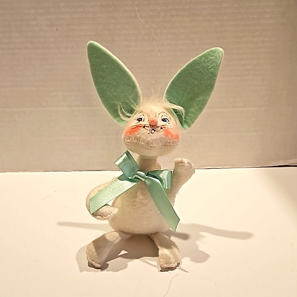 Annalee rabbit 2002 green and white